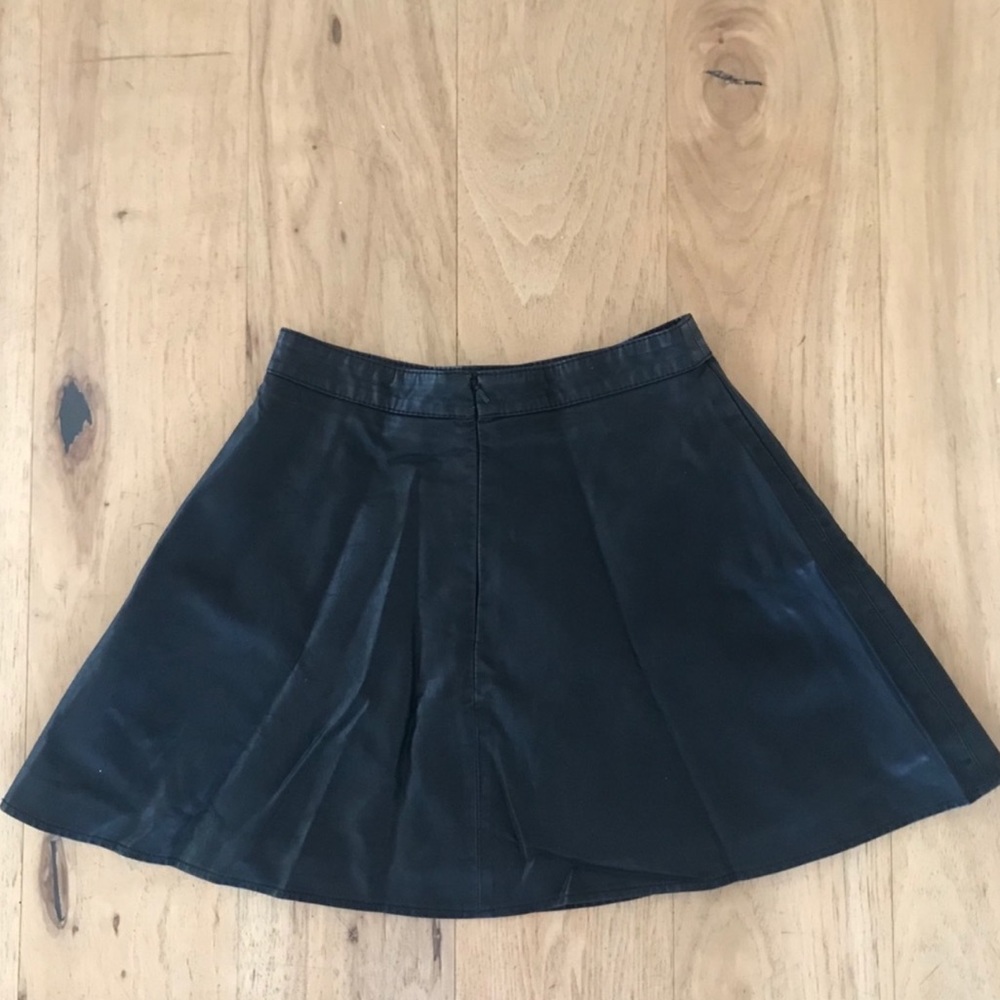 Vegan Leather A line skirt w gold zipper pockets - Picture 4 of 8